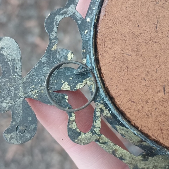 VTG (2) Brass Oval Wall Decor - Picture 6 of 6